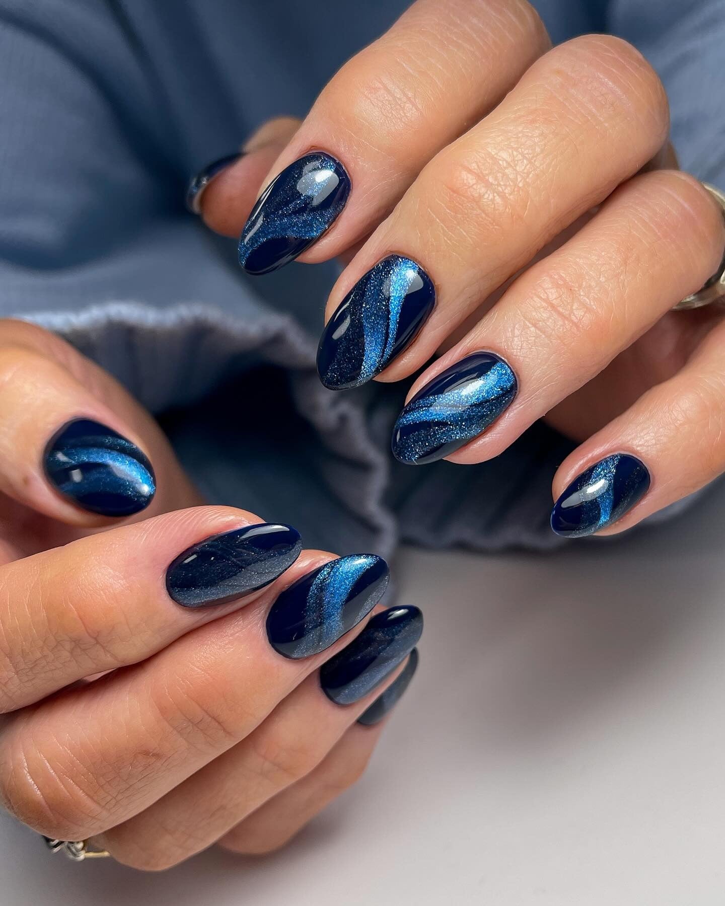 Medium Oval Cat-Eye Navy Swirls — Navy Blue Nails