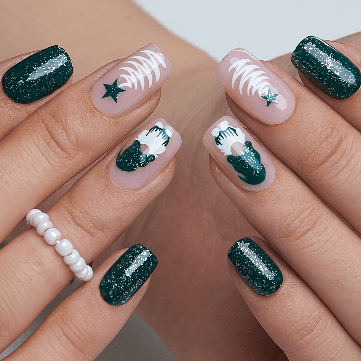 Christmas Tree Accent Squovals Christmas Tree Accent Squovals — Winter Squoval Nails