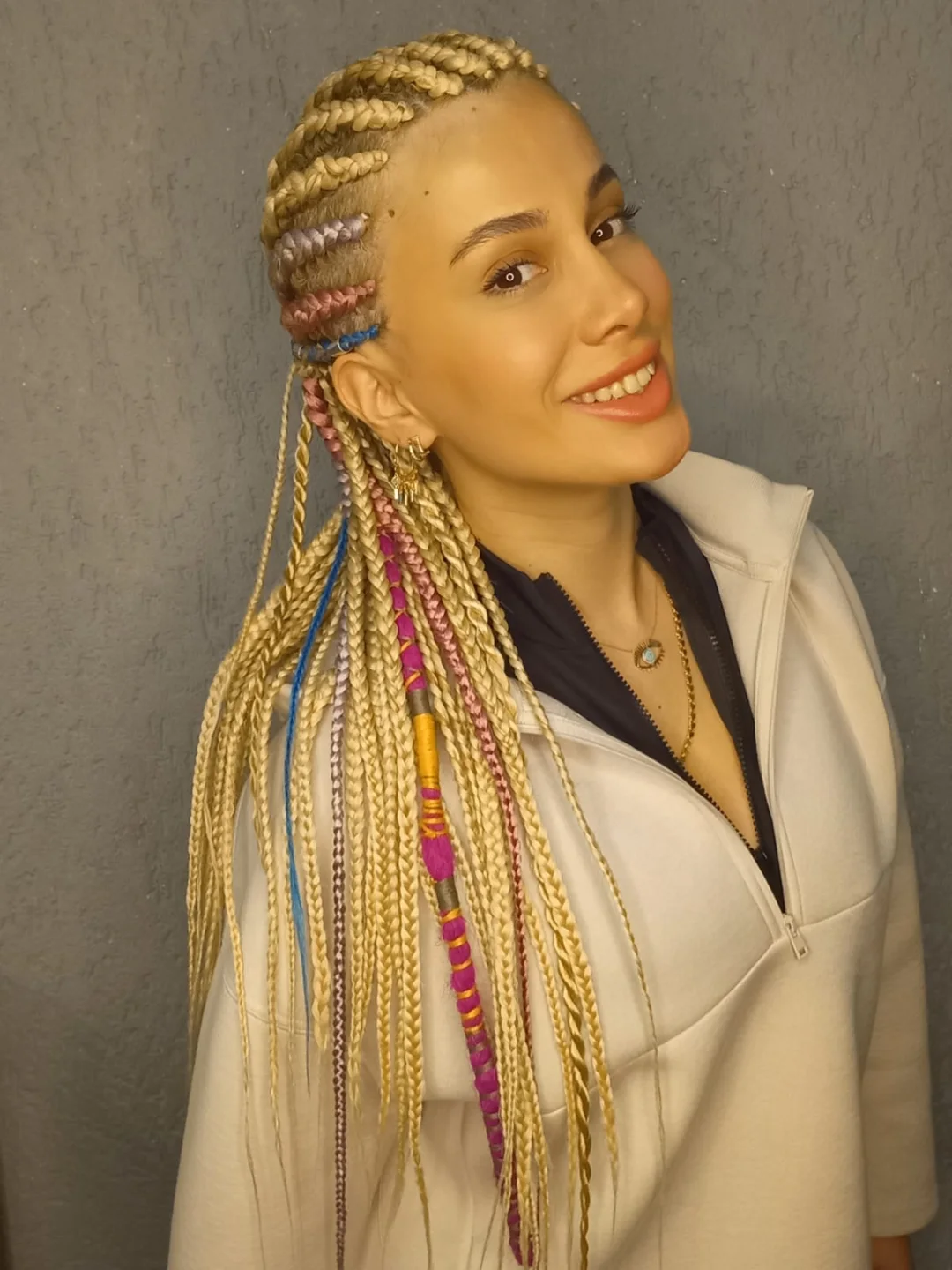 Blonde Shoulder Length Box Braids With Yarn — Winter Knotless Braids