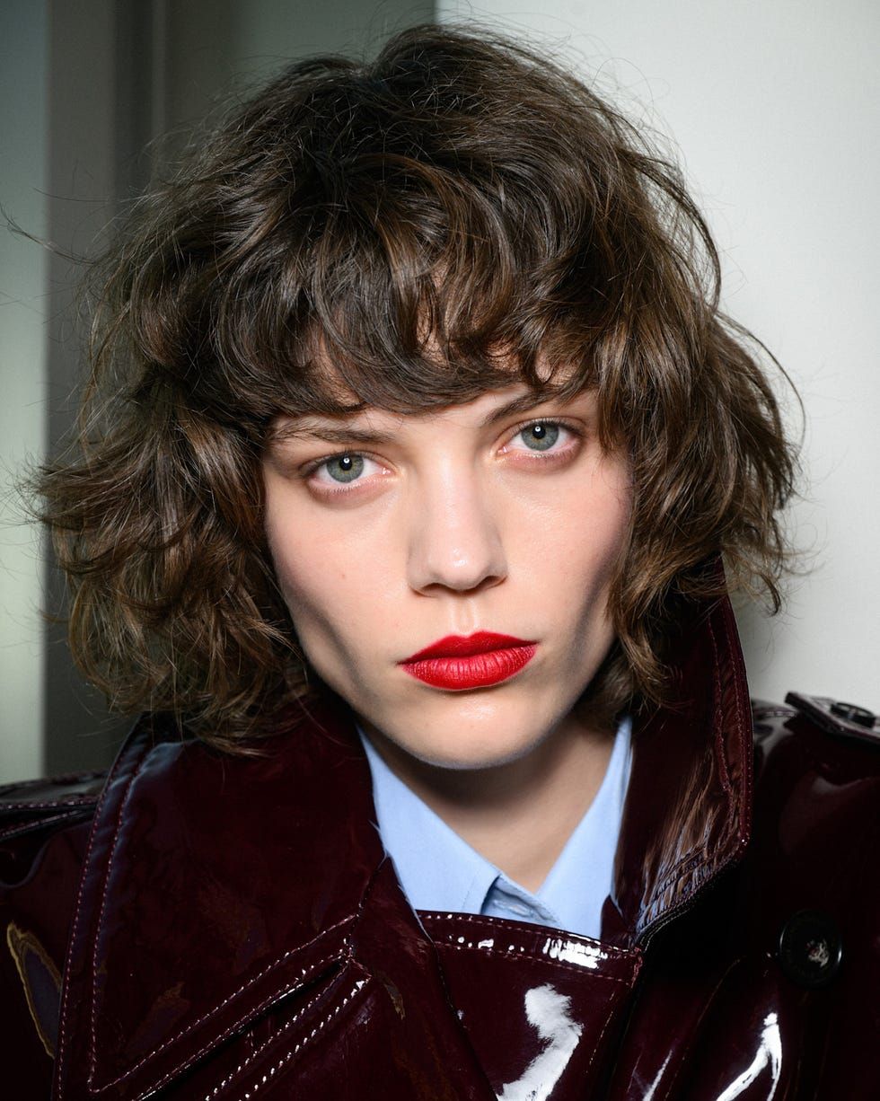 Textured Curly Bob With Short Bangs — Winter Bob Haircuts