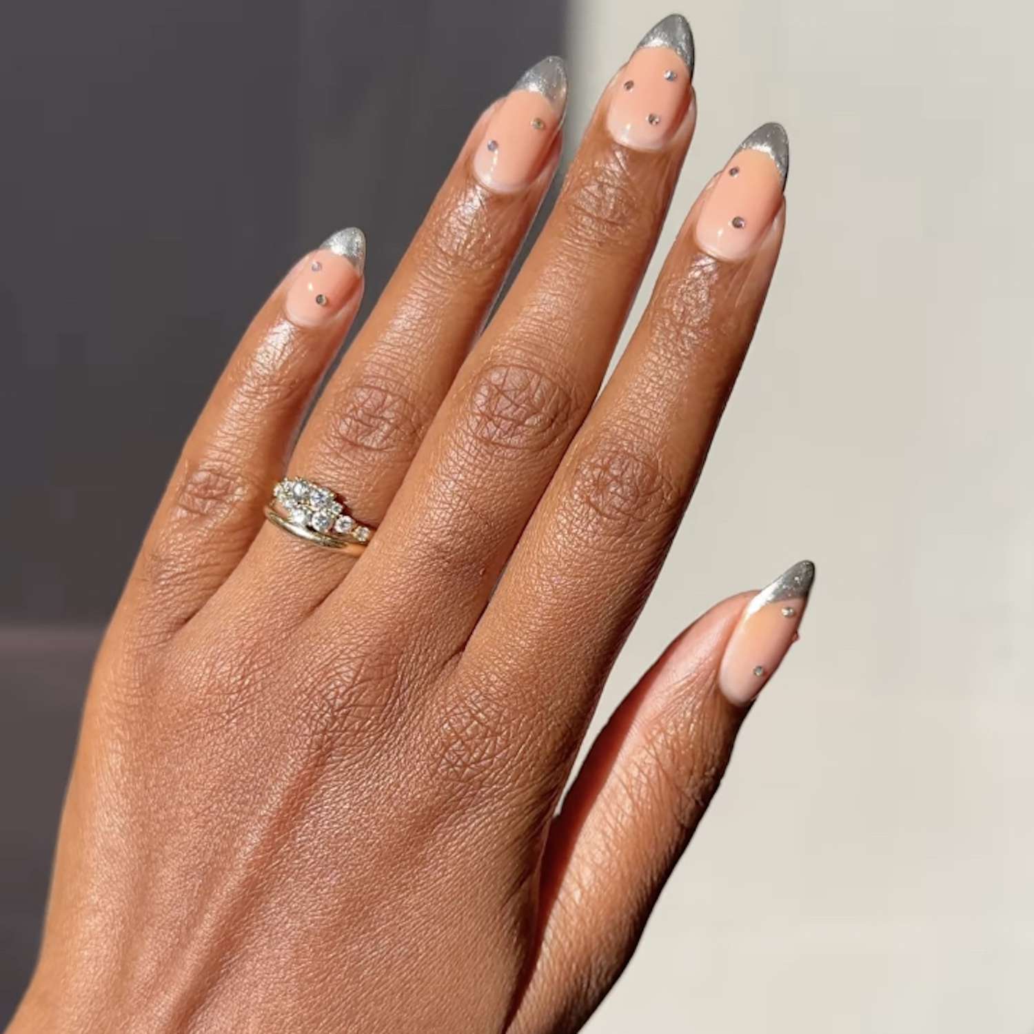 Intense Mirror Stiletto Chrome Nails Intense Mirror Stiletto Chrome Nails — Silver Chrome Nails