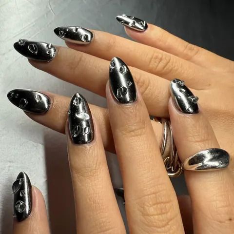 Metallic Silver Visual Idea Metallic Silver Visual Idea — Winter Chrome Nails
