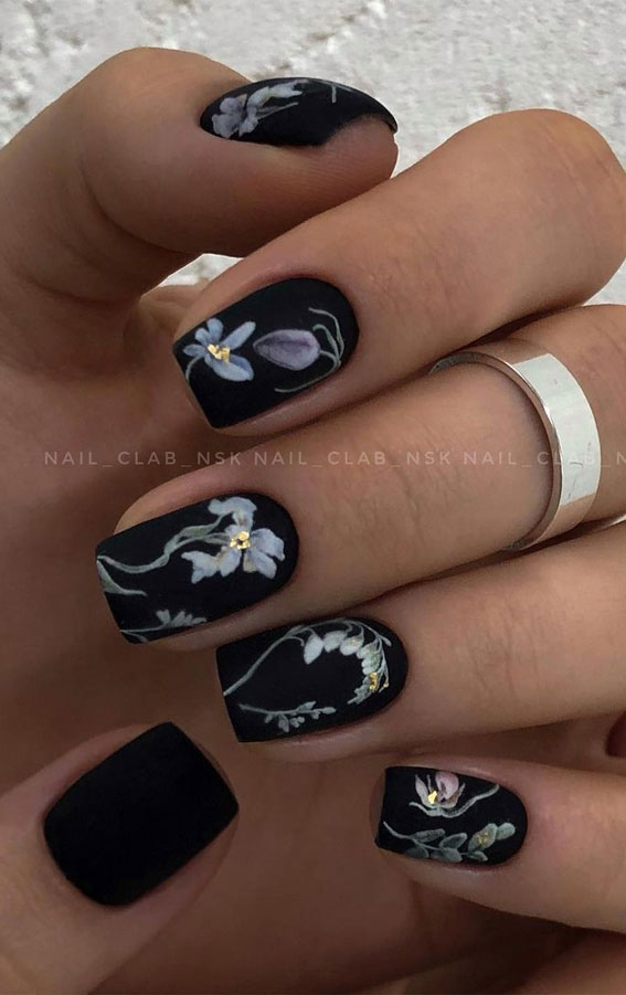 Matte Black with Delicate Floral Motifs Matte Black with Delicate Floral Motifs — Winter Black Nails
