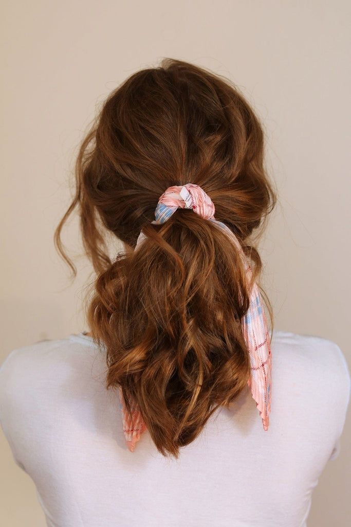Shoulder Length Medium Brown Wavy Ponytail with Scarf Shoulder Length Medium Brown Wavy Ponytail with Scarf — Winter Hairstyles with Scarf