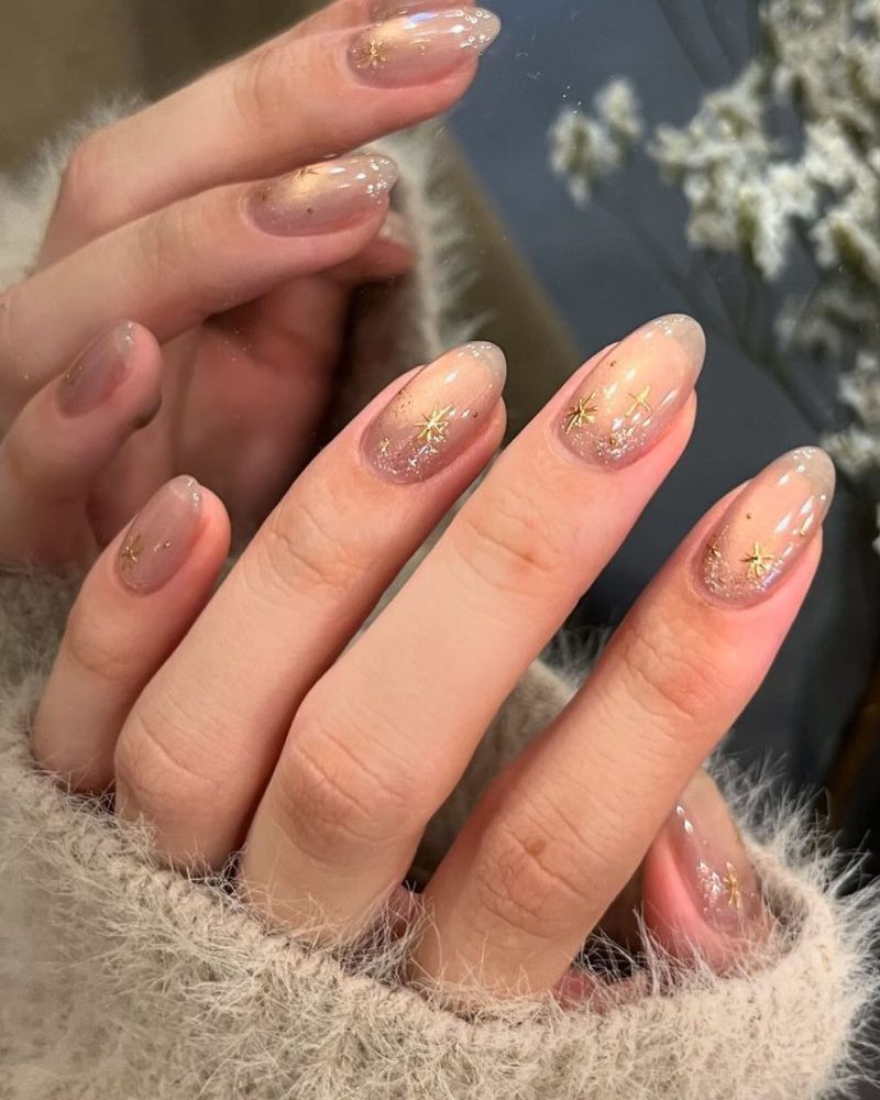 Medium Oval Nude Beige Star Gradient Medium Oval Nude Beige Star Gradient — Simple Winter Nails