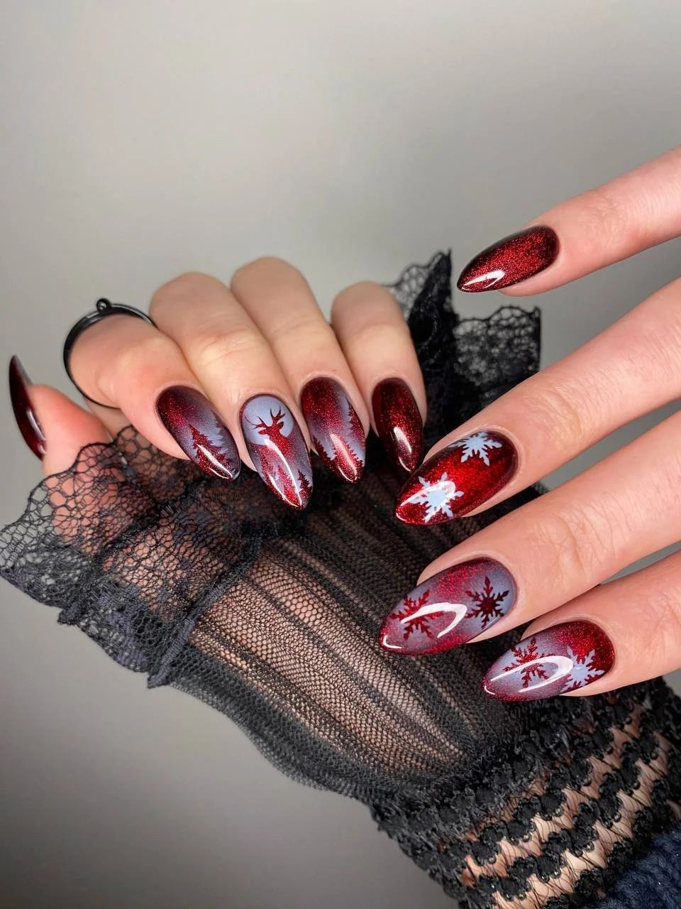 Red Grey Gradient Forest Silhouette Red Grey Gradient Forest Silhouette — Winter Acrylic Nails