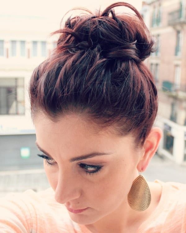Dark Red Messy Bun With Face-Framing Strands Dark Red Messy Bun With Face-Framing Strands — Easy Winter Hairstyles