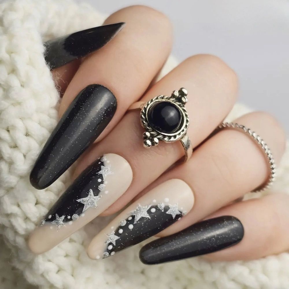 Star Art Glitter Accents Visual Idea Star Art Glitter Accents Visual Idea — Winter Gel Nail Colors