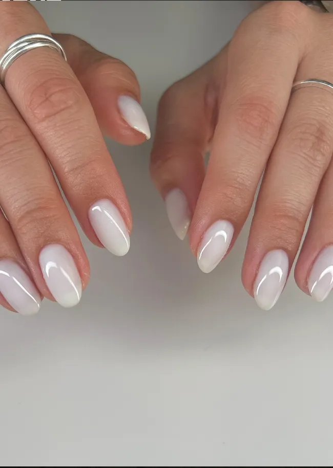 Pale Pink Snowflake Accent Nails Pale Pink Snowflake Accent Nails — Winter Chrome Nails