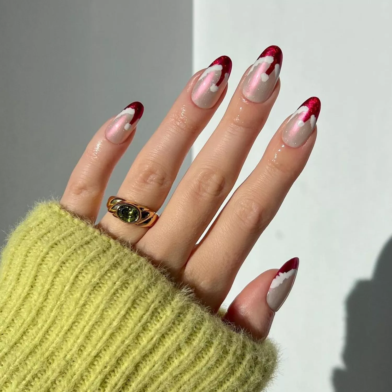 Festive Red and White Chrome Accents Festive Red and White Chrome Accents — Winter Chrome Nails