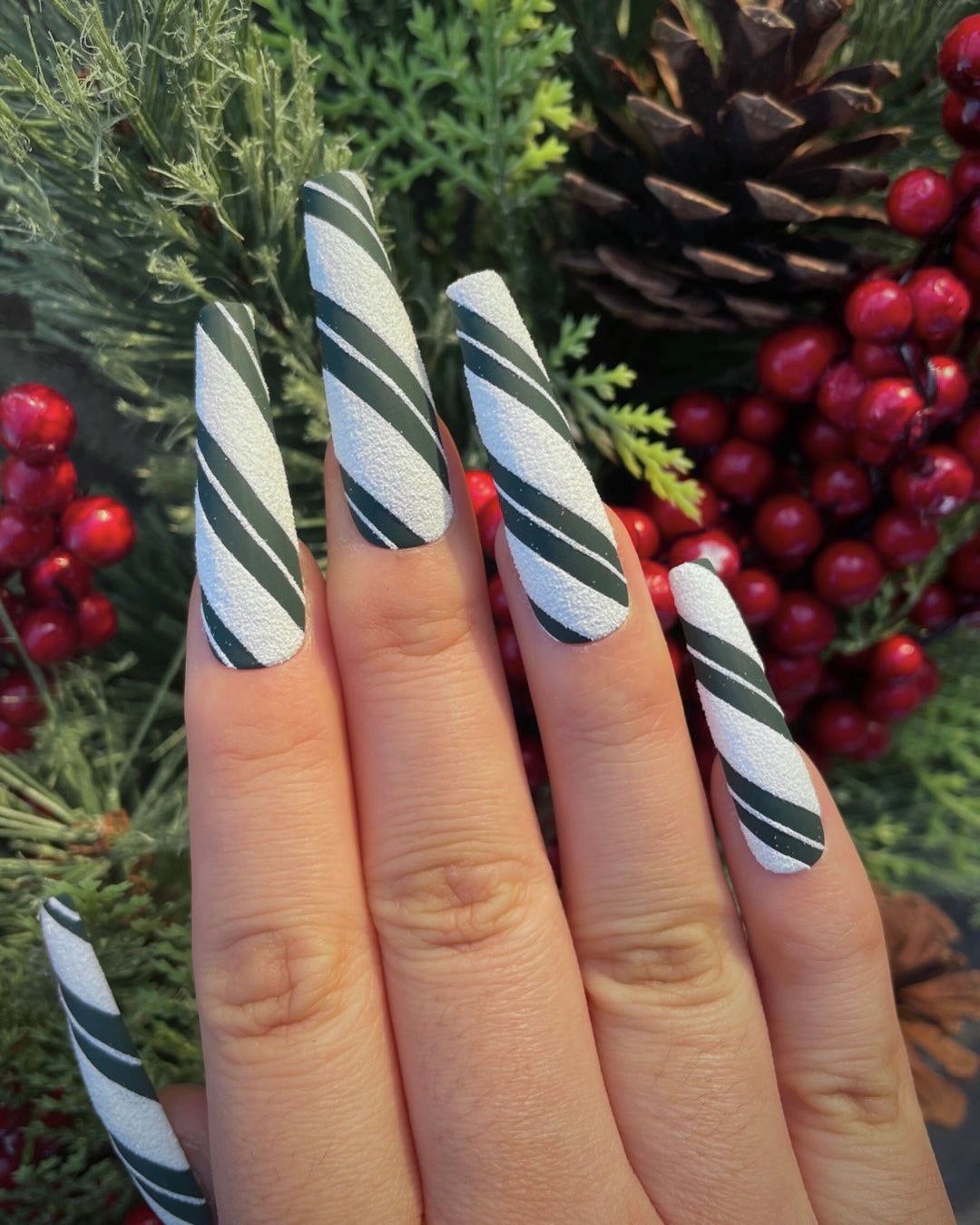 Matte Glossy Candy Cane Stripe Nails Matte Glossy Candy Cane Stripe Nails — Winter Green Nails