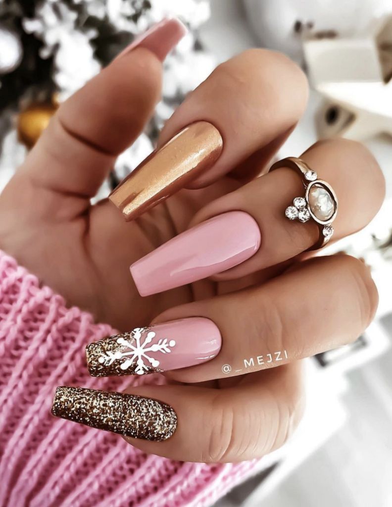 Winter Festive Visual Idea Winter Festive Visual Idea — Winter Acrylic Nail Colors
