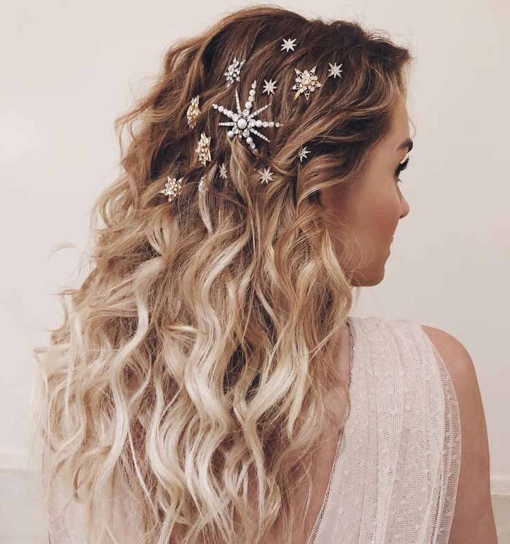 Blonde Ombre Waves with Star Accessories — Winter Party Hairstyles