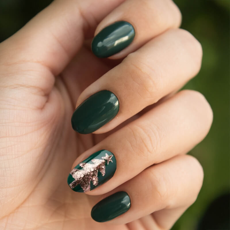 Deep Green Nails with Christmas Tree Art Deep Green Nails with Christmas Tree Art — Winter Gel Nails