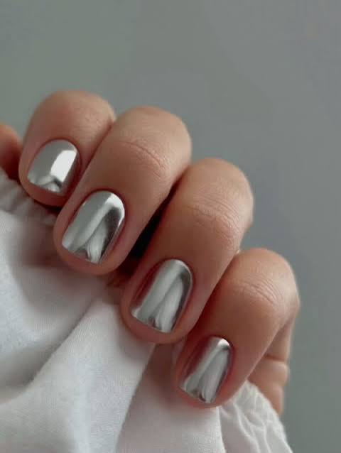 High-Shine Short Square Chrome Nails High-Shine Short Square Chrome Nails — Silver Chrome Nails
