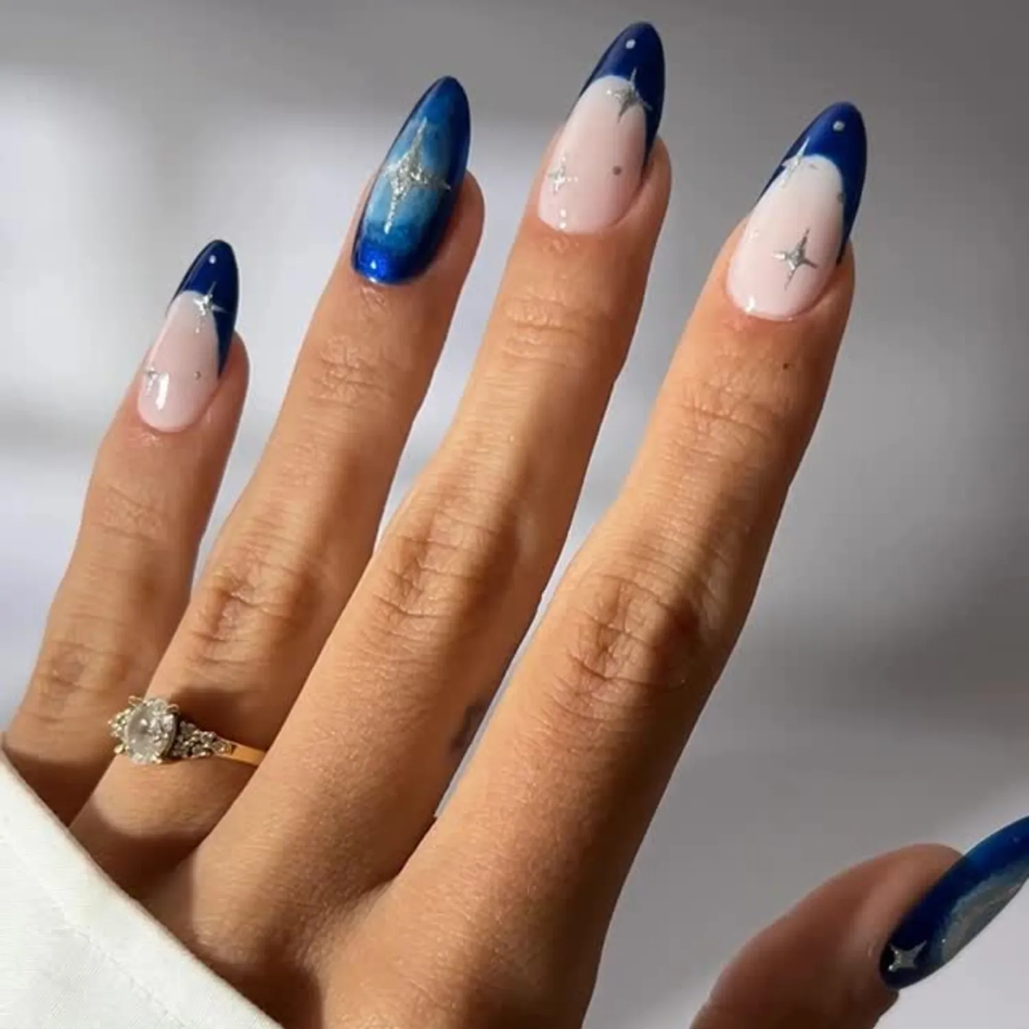 Mirror Shine Silver Almond Nails Mirror Shine Silver Almond Nails — Winter Chrome Nails