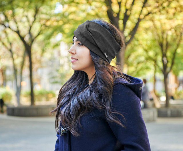 Long Wavy Hair With Wide Headband — Winter Hairstyles with Headband