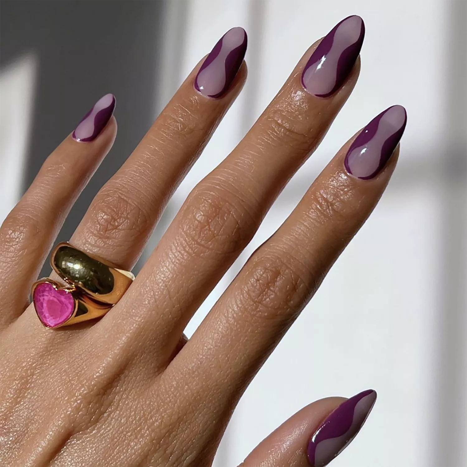 Purple manicure: trendy design for fall-winter 2024/2025 - GlobalFashion