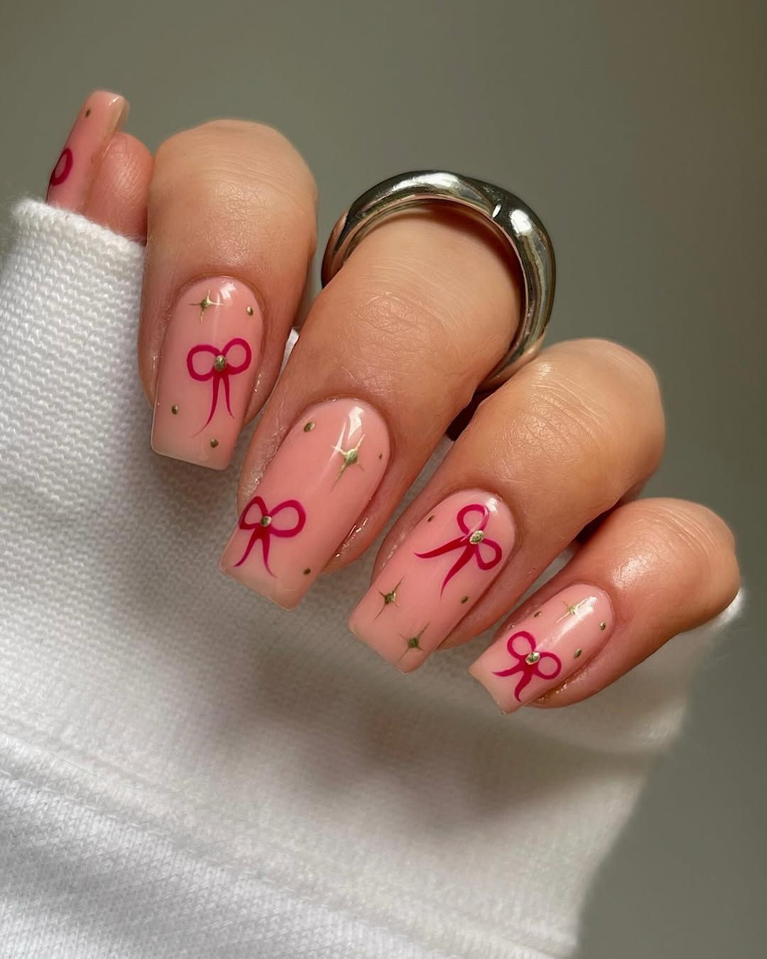 Medium Square Pale Pink Bow Detail Medium Square Pale Pink Bow Detail — Winter Square Nails