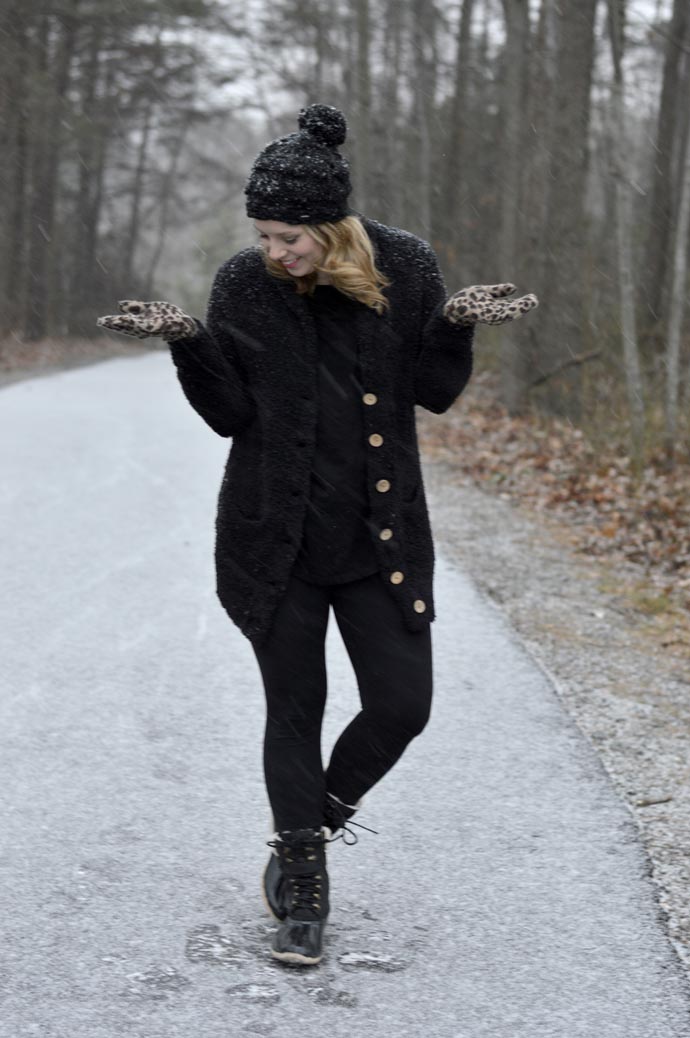 All-Black Knit Cardigan Outfit with Leopard Print Gloves All-Black Knit Cardigan Outfit with Leopard Print Gloves — Snow Day Outfits
