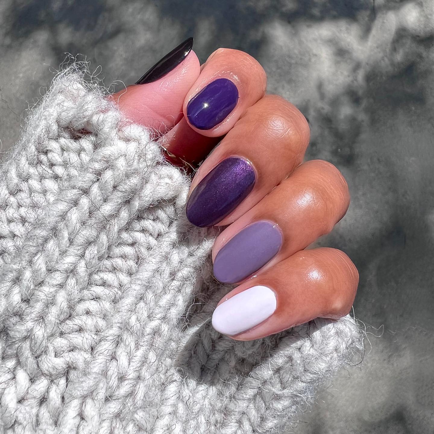 Short Oval Purple Gradient Shimmer Short Oval Purple Gradient Shimmer — Winter Purple Nails