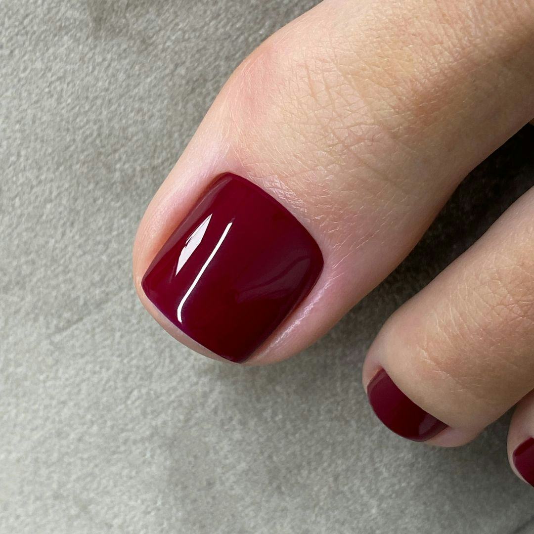 Sophisticated Glossy Burgundy Sophisticated Glossy Burgundy — Winter Toe Nails