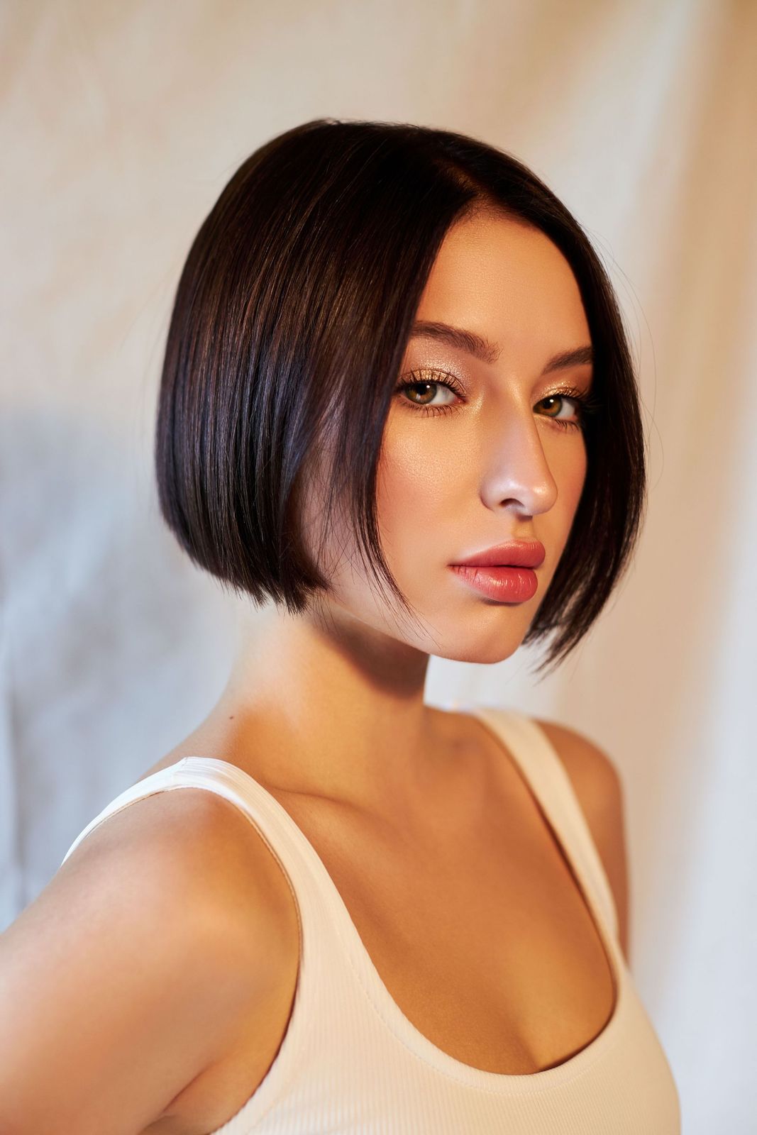 Chin Dark Brown Bob With Curtain Bangs — Winter Bob Haircuts