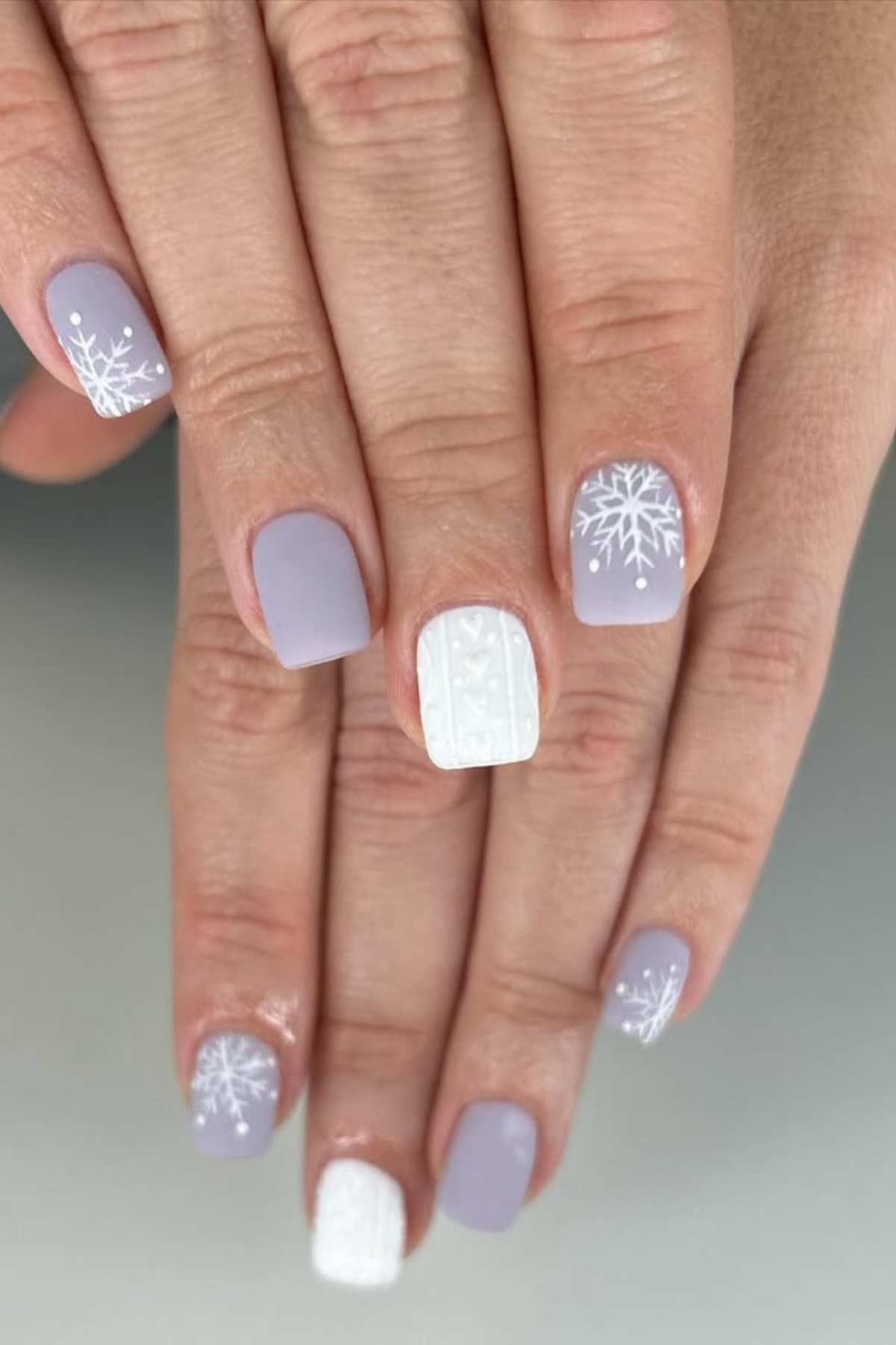 Short Square Grey with Snowflakes & Cable Knit Short Square Grey with Snowflakes & Cable Knit — Winter Matte Nails