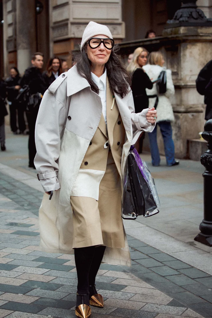 Chic Color-Blocked Trench for Urban Exploration — London Winter Outfits