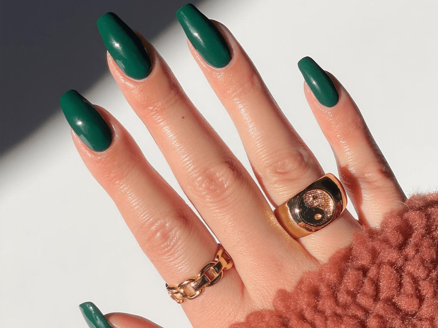 Deep Emerald Green Glossy Winter Coffin Nails Deep Emerald Green Glossy Winter Coffin Nails