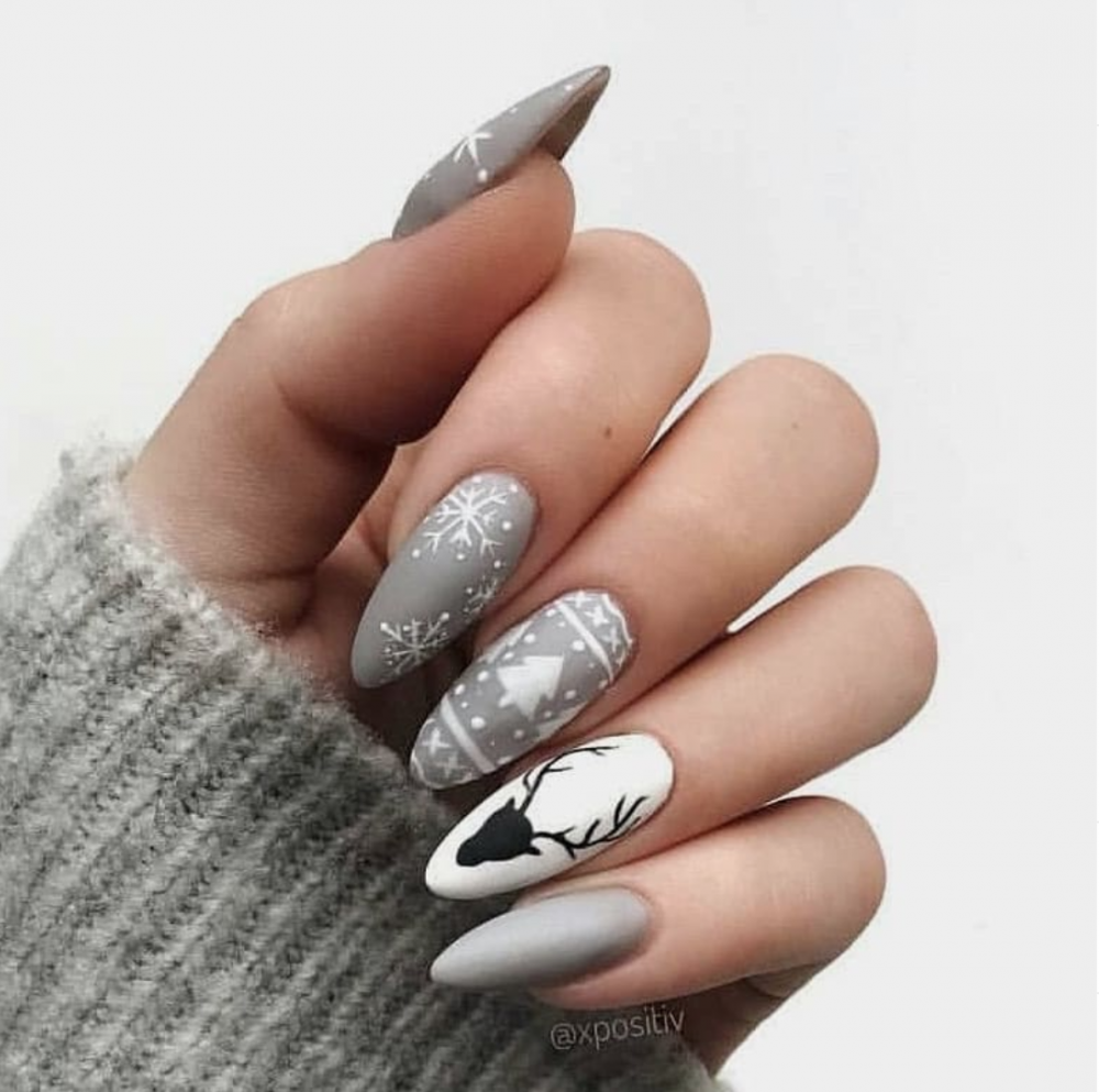 Long Stiletto Reindeer Silhouette Matte Nails Long Stiletto Reindeer Silhouette Matte Nails — Winter Gray Nails