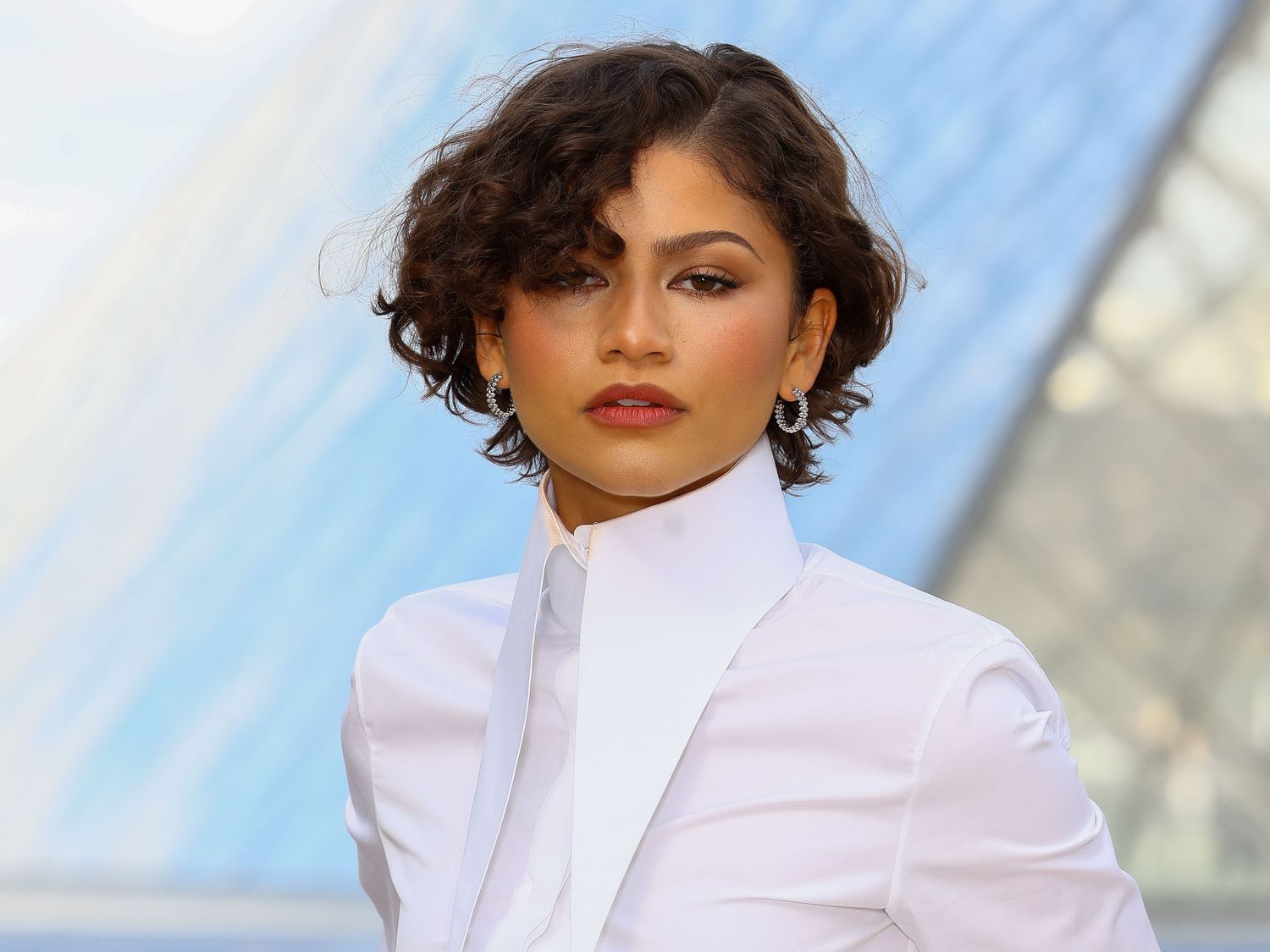 Wavy Angled Bob with Subtle Highlights Wavy Angled Bob with Subtle Highlights — Winter Haircuts for Oval Faces