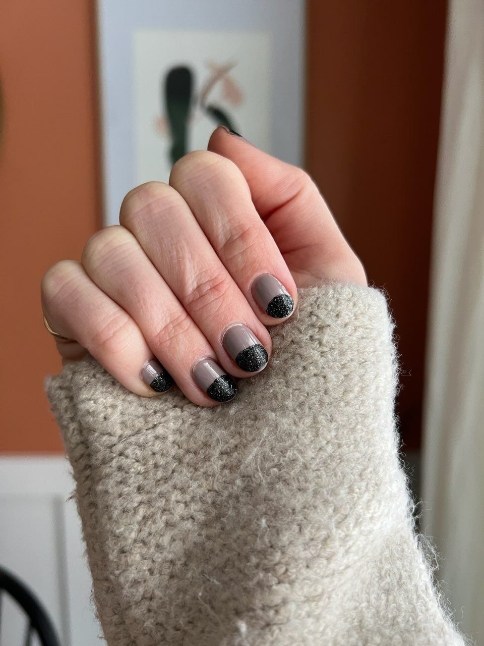 Salon Precise Glitter French Application Visual Idea Salon Precise Glitter French Application Visual Idea — Winter Gel Nails