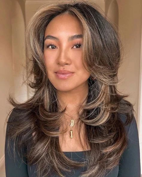 Mid-Back Visual Idea — Winter Haircuts for Long Faces