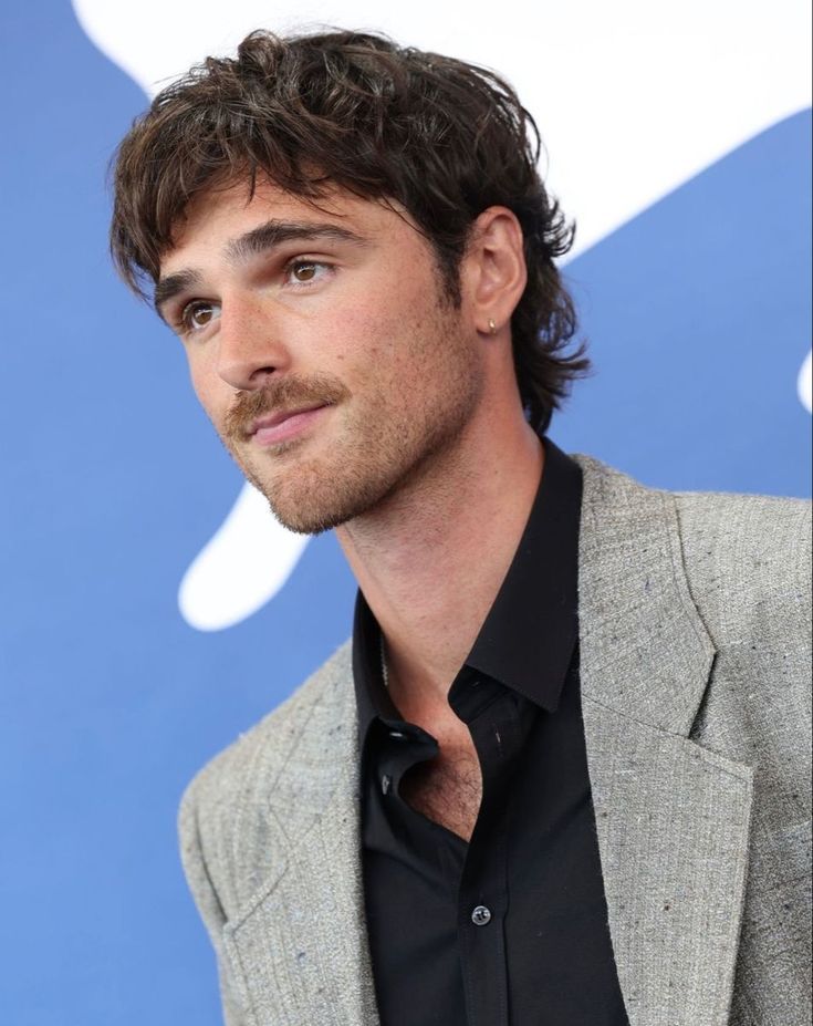 Modern Mullet With Curtain Bangs — Winter Haircuts for Men