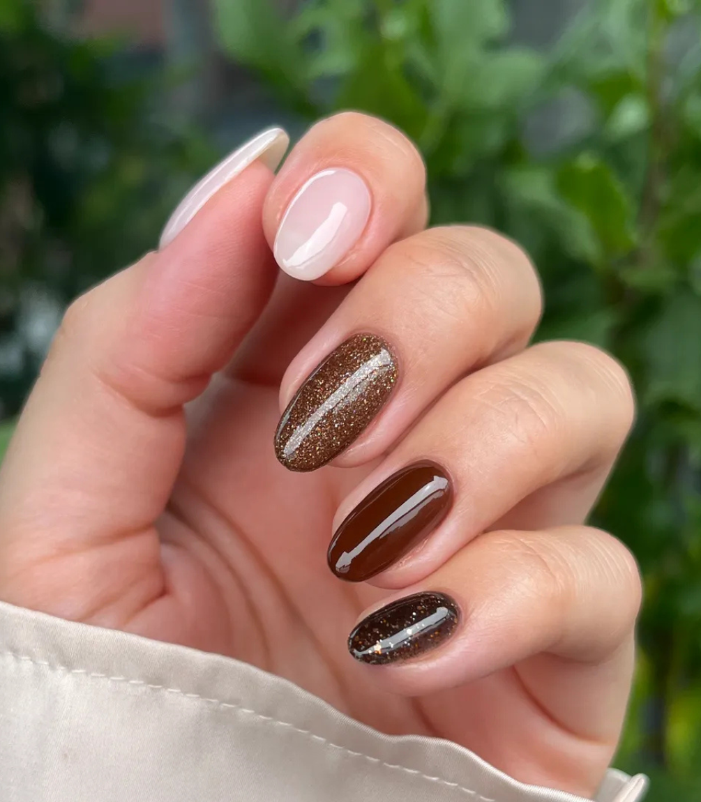 Medium Oval Mixed Finishes Medium Oval Mixed Finishes — Mocha Nails