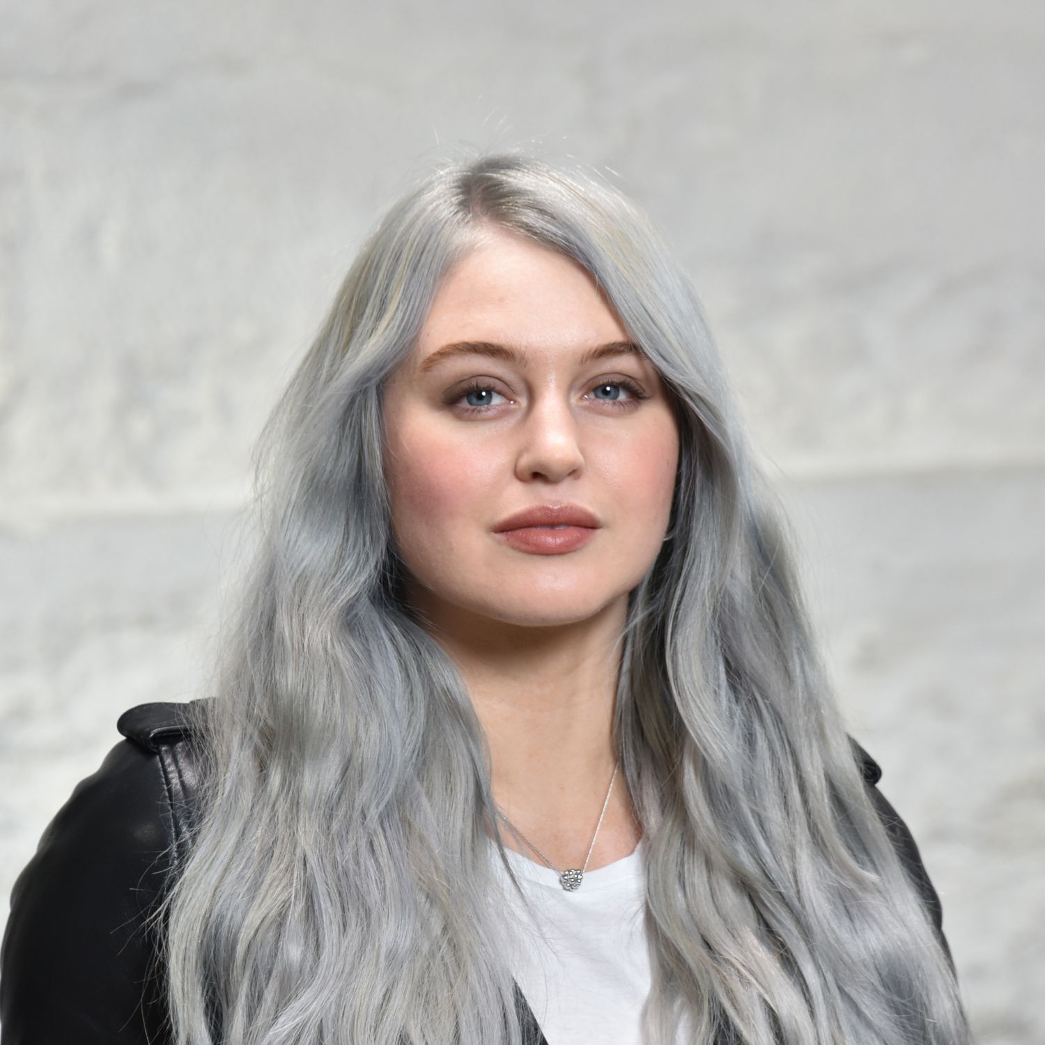 Ash Gray With Silver Highlights Ash Gray With Silver Highlights — Winter Hair Colors for Gray Hair