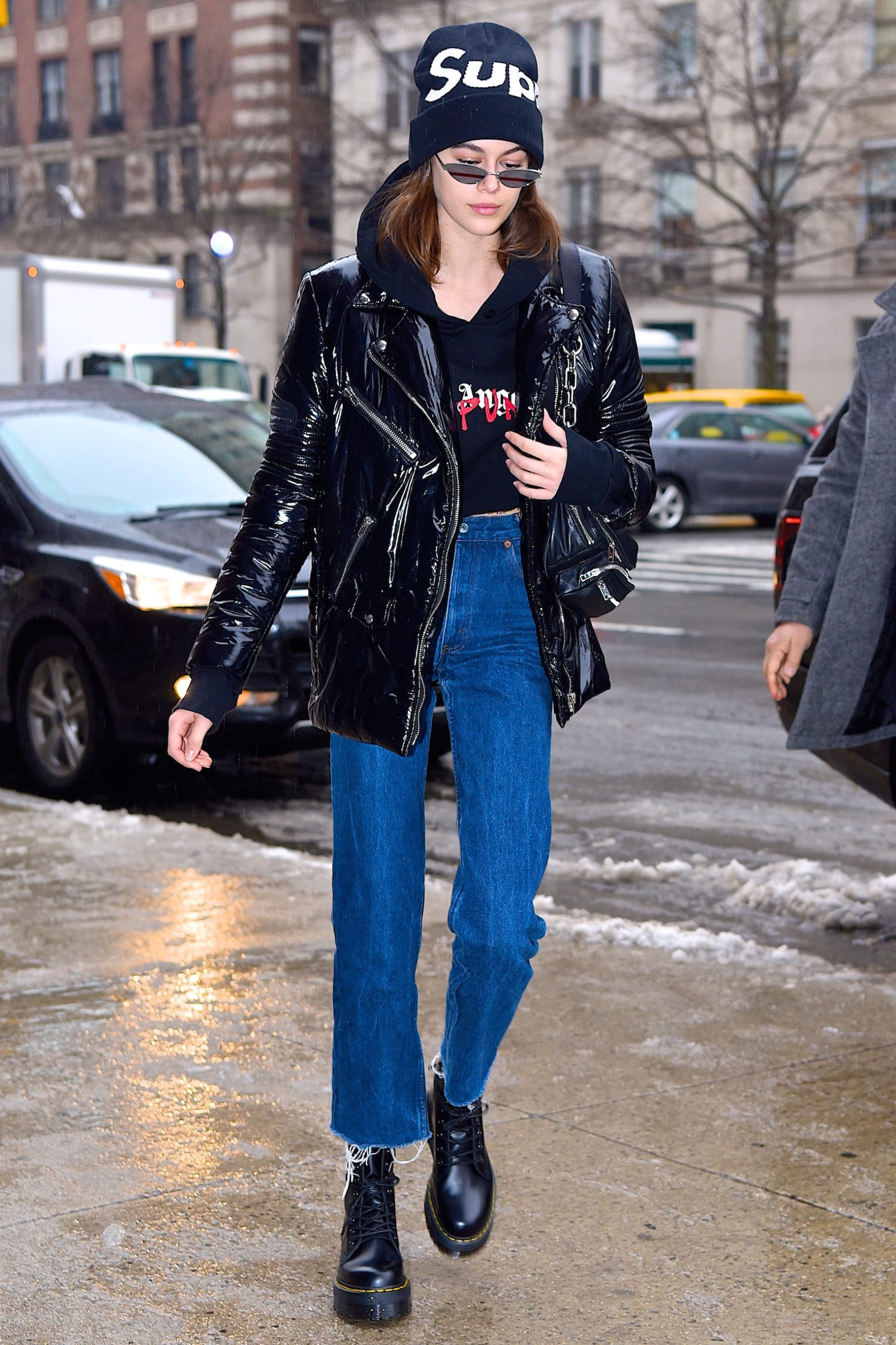 Street Style Edge: 'SUPREME' Beanie with Shiny Jacket Street Style Edge: 'SUPREME' Beanie with Shiny Jacket — Beanie Outfits
