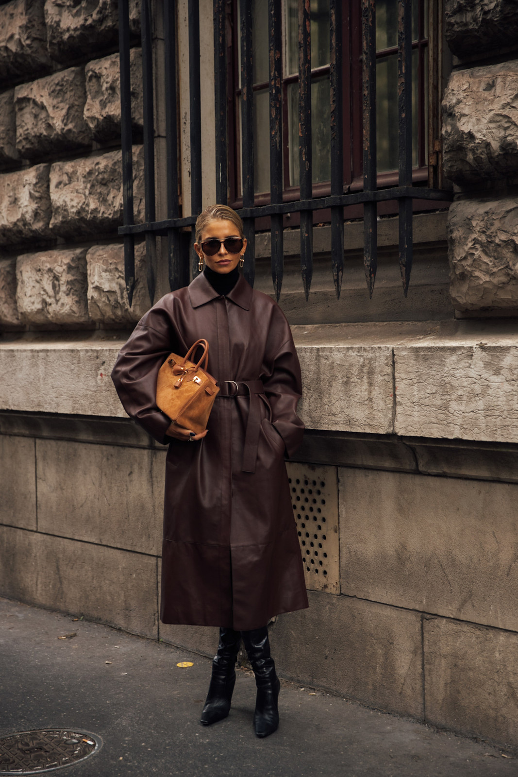 Chic Leather Trench Coat for a Polished Winter Look Chic Leather Trench Coat for a Polished Winter Look — Winter Outfits for Moms