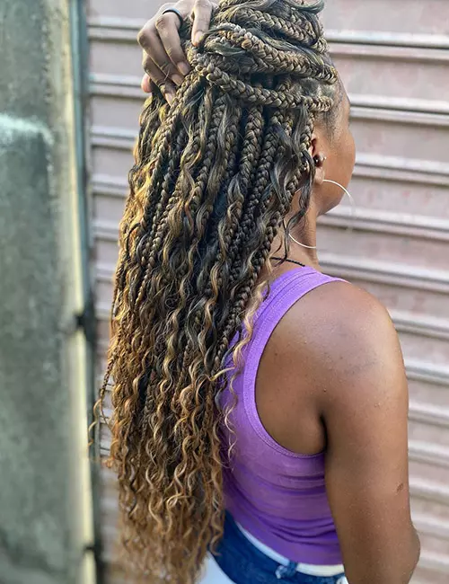 Black Braids With Red Highlights in High Ponytail — Winter Knotless Braids
