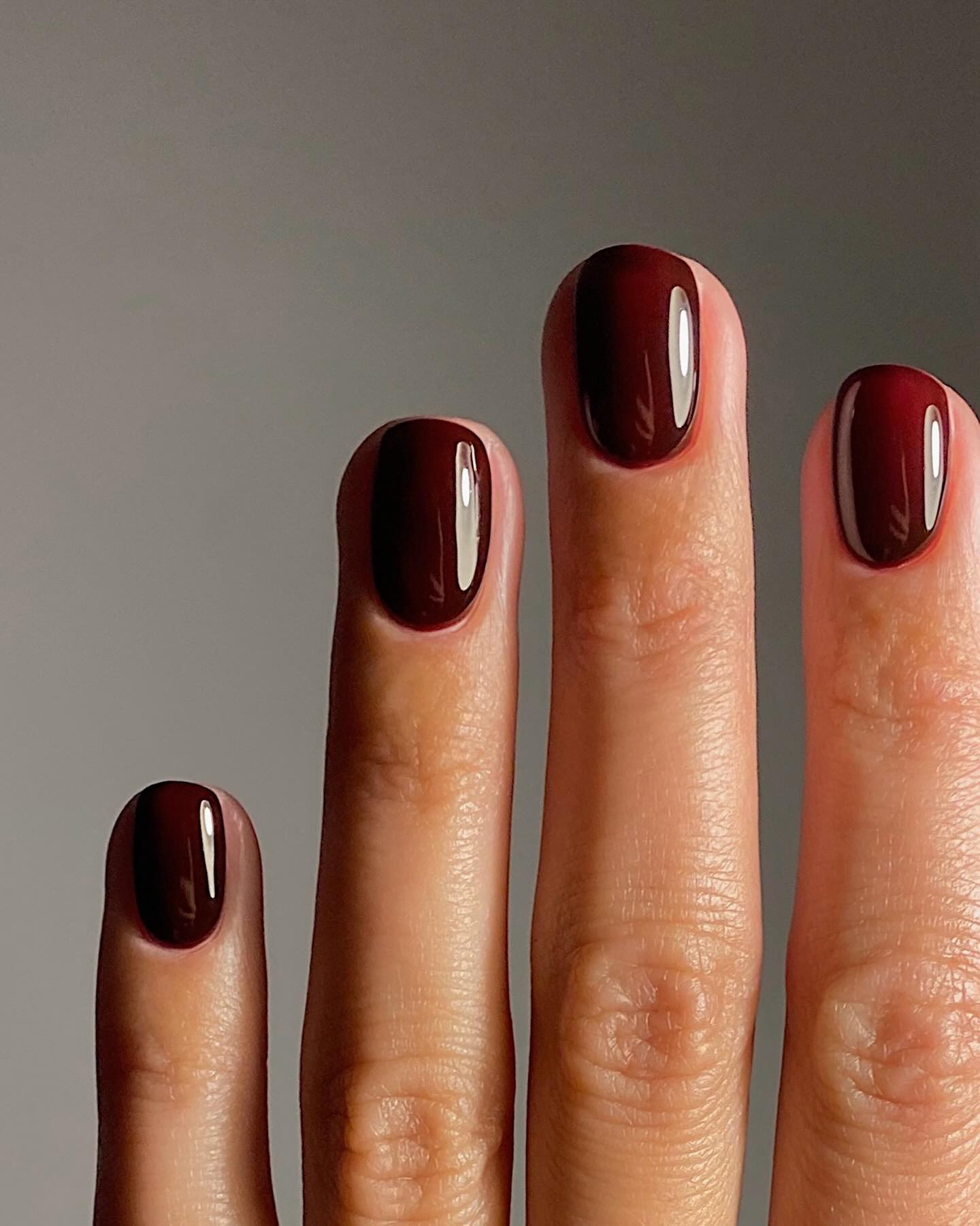 Deep Burgundy Glossy Short Round Nails Deep Burgundy Glossy Short Round Nails — Winter Gel Nail Colors