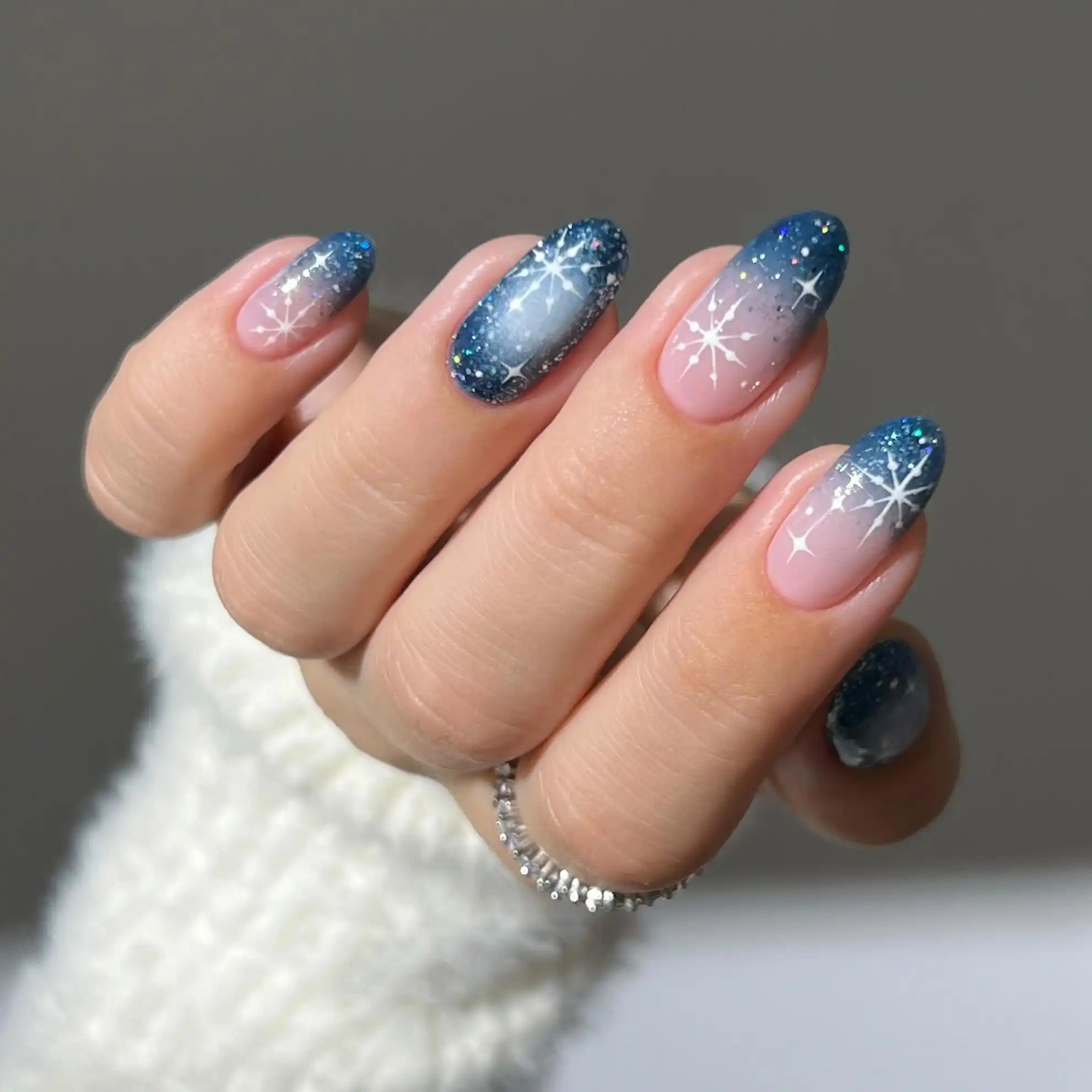 Handmade Blue Glitter Ombre Snowflake Winter Holiday Press on Nails T30 Long Oval / L (18mm-14mm-15mm-13mm-11mm)