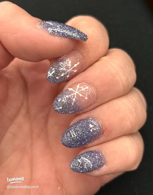 Glitter And Snowflake Art Visual Idea Glitter And Snowflake Art Visual Idea — Winter Ombre Nails
