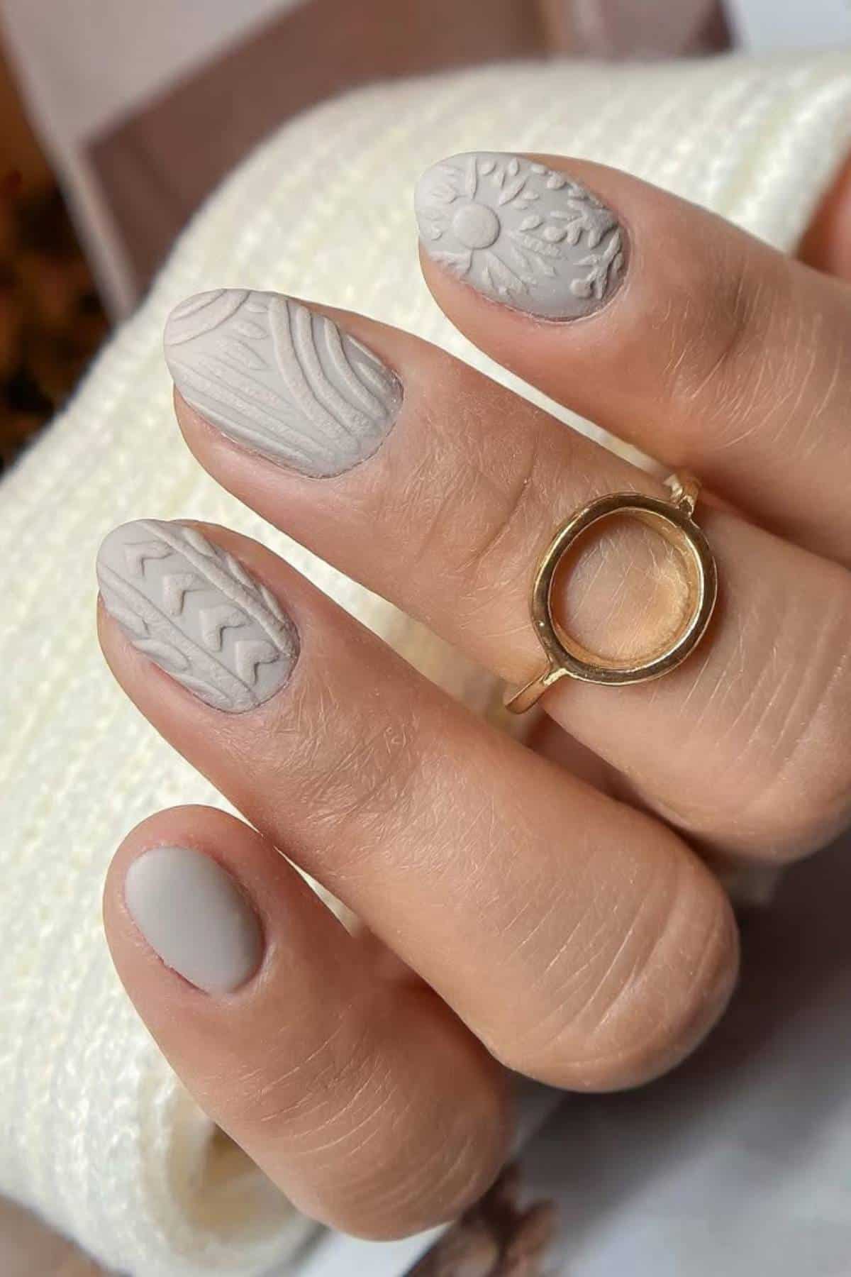 Light Grey Knit and Snowflake Oval Light Grey Knit and Snowflake Oval — Sweater Nails