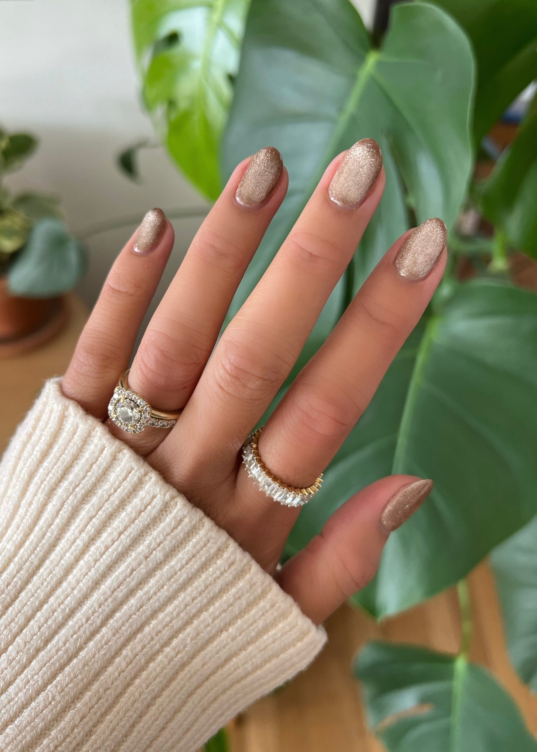 Shimmering Bronze Glitter Oval Nails Shimmering Bronze Glitter Oval Nails — Winter Nails