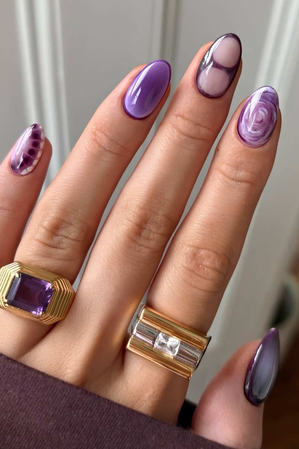Medium Oval Vibrant Translucent Purple Swirls Medium Oval Vibrant Translucent Purple Swirls — Winter Purple Nails