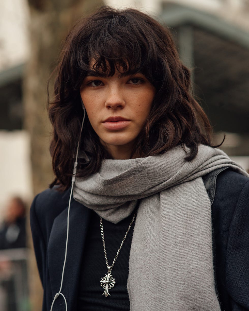 Shoulder Shag With Full Fringe — Winter Shag Haircuts