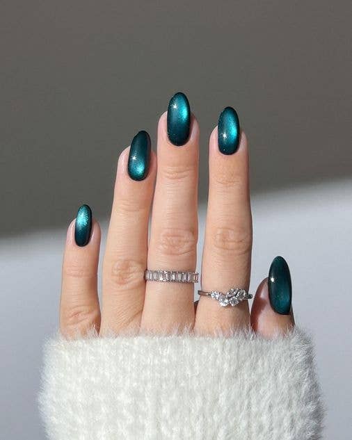 Mesmerizing Deep Teal Cat Eye Ovals — Winter Cat Eye Nails