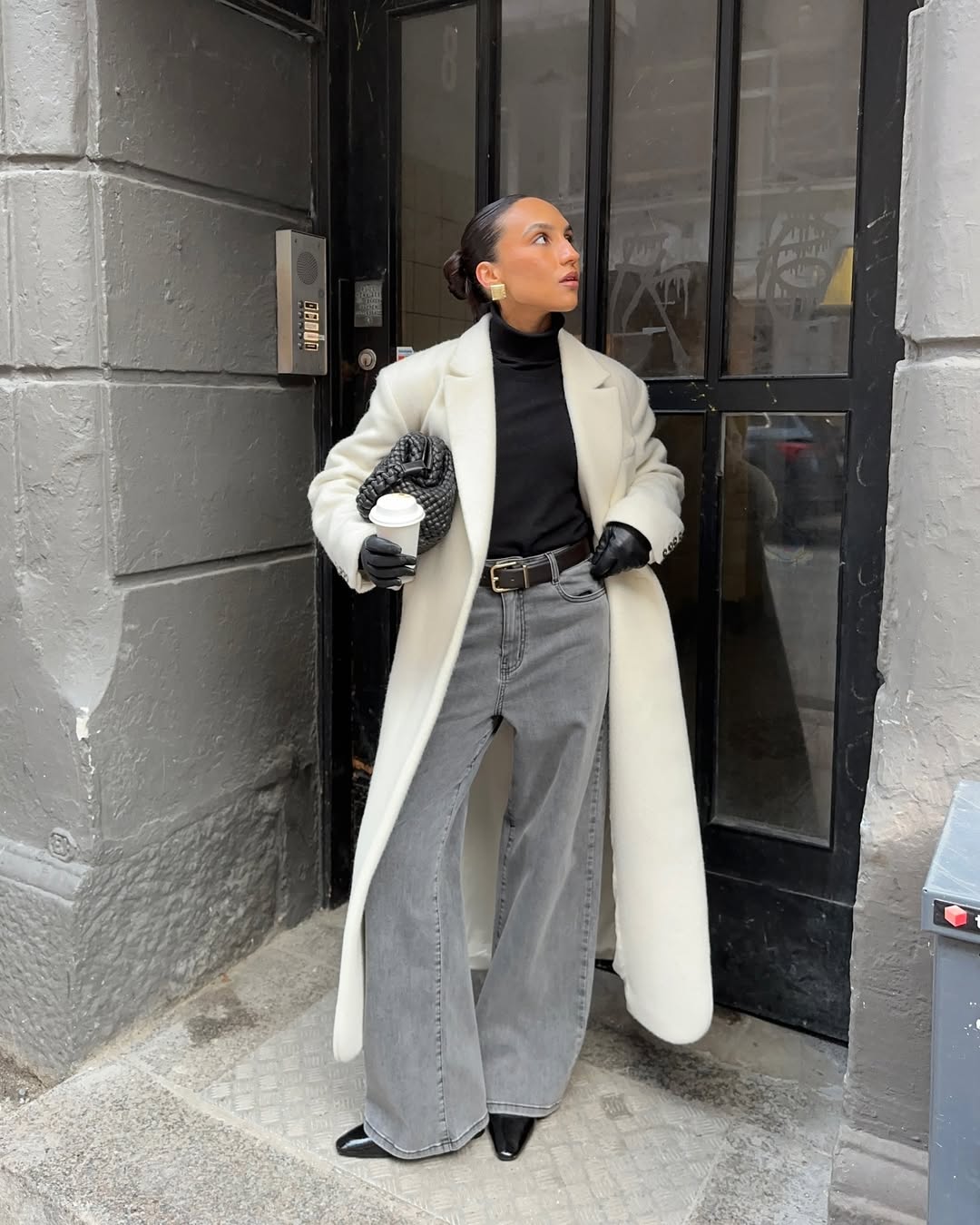 Oversized White Wool Coat with Grey Jeans Oversized White Wool Coat with Grey Jeans — Long Coat Outfits
