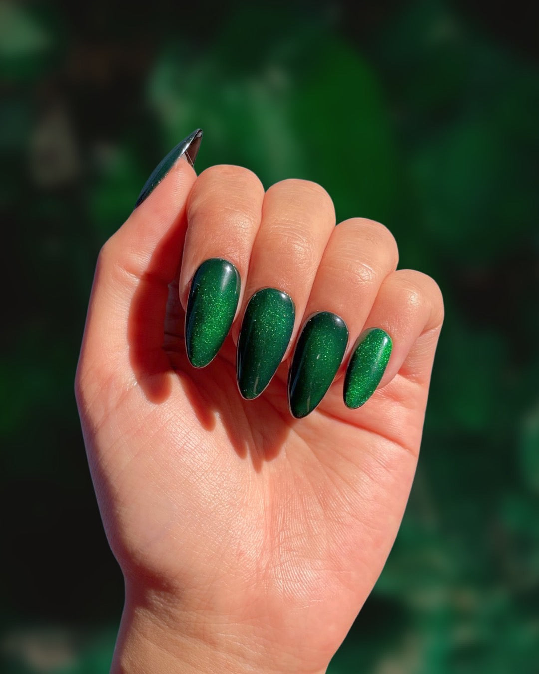 Emerald Cat-Eye Pointed Nails — Emerald Green Nails